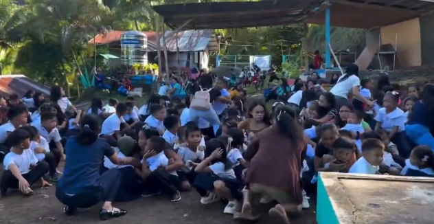 Filipinler’de 7.8 Büyüklüğündeki Deprem Çocuklara Korku Dolu Anlar Yaşattı