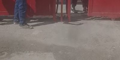 Akçakale’de Geçim Tepkisi: Kendini Zincirledi