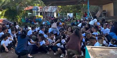 Filipinler’de 7.8 Büyüklüğündeki Deprem Çocuklara Korku Dolu Anlar Yaşattı