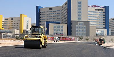 ŞEHİR HASTANESİ YOLUNDA SICAK ASFALT SERİMİ BAŞLADI