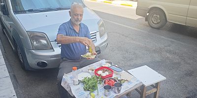 Urfalı Esnafın Yaz Sıcağına İsyanı Gülümsetti
