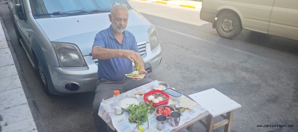 Urfalı Esnafın Yaz Sıcağına İsyanı Gülümsetti